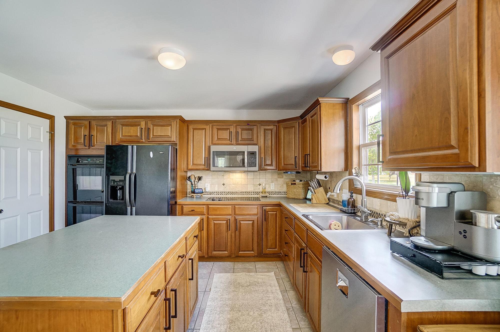 1880 Walker Road Hilliard, OH 43026 - Photo 6 of 46 Kitchen