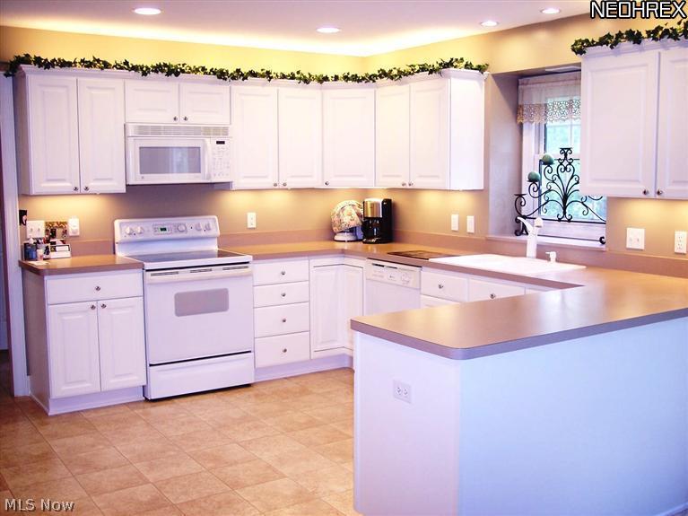 15082 Sperry Road Novelty, OH 44072 - Photo 3 of 25 Gallery Image 3