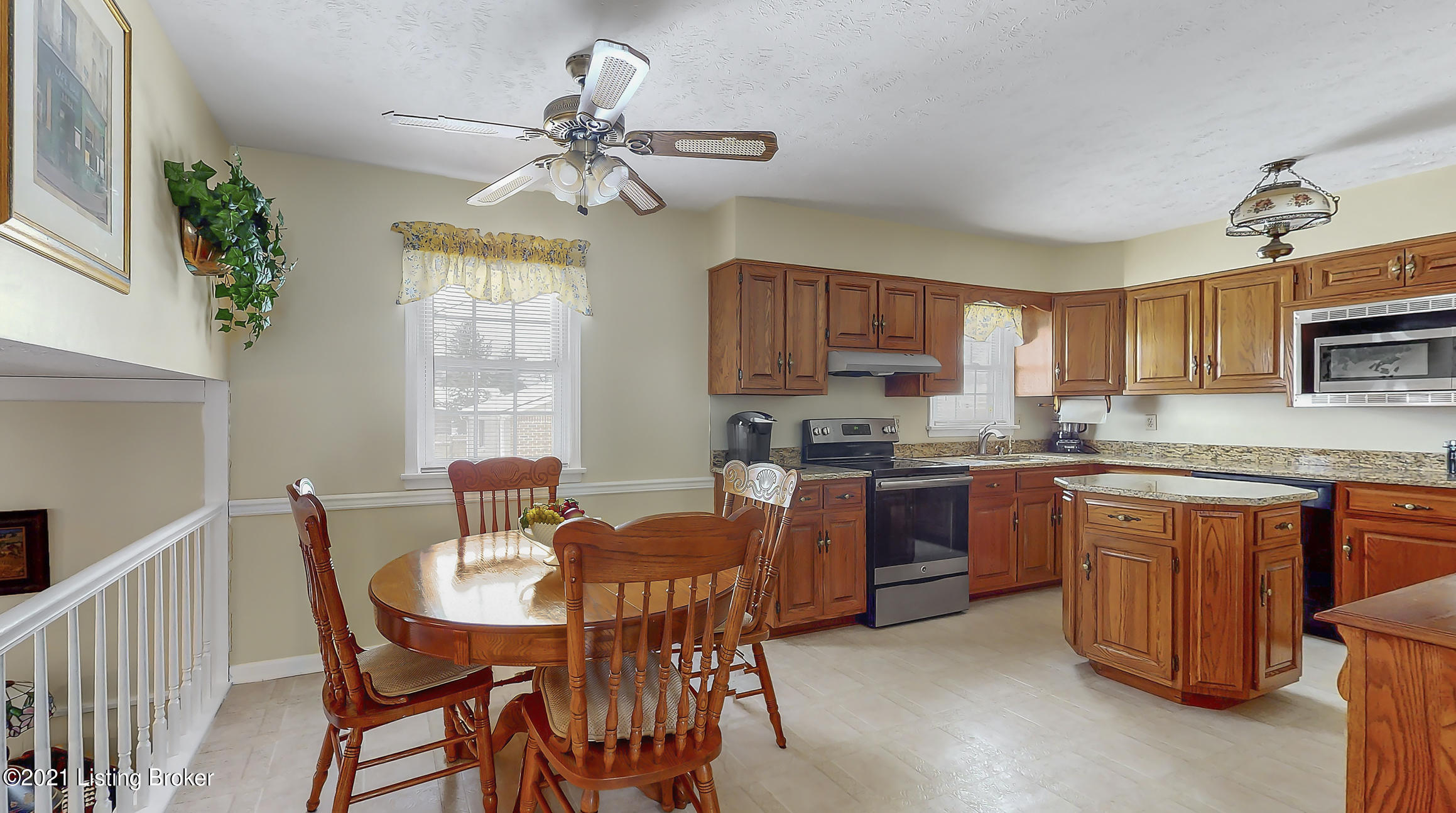 10105 St Rene Road Louisville, KY 40299 - Photo 8 of 37 10105 Saint Rene Road-1008