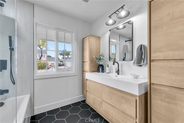 $1,375,000 | 2902 East Winfield Avenue, Anaheim, CA 92806