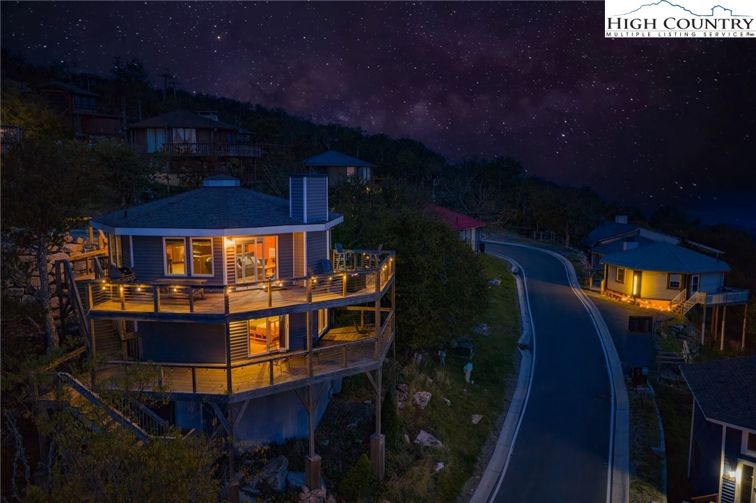 127 Skiloft Road Beech Mountain, NC 28604 - Photo 33 of 42 a view of balcony