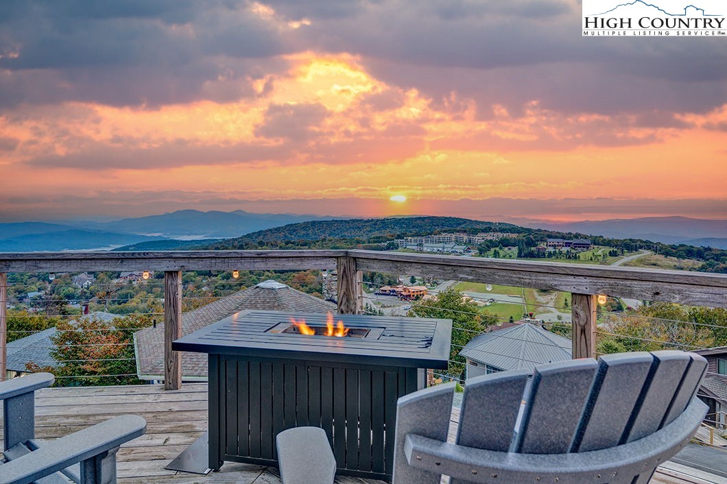 127 Skiloft Road Beech Mountain, NC 28604 - Photo 4 of 42 a view of balcony with furniture