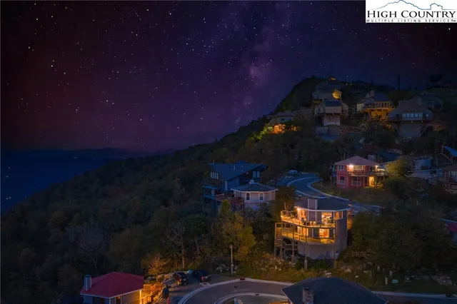 $750,000 | 127 Skiloft Road, Beech Mountain, NC 28604