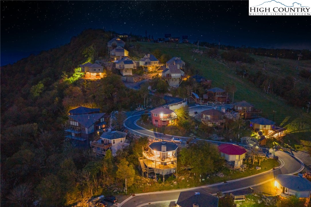 127 Skiloft Road Beech Mountain, NC 28604 - Photo 8 of 42 a view of a mirror