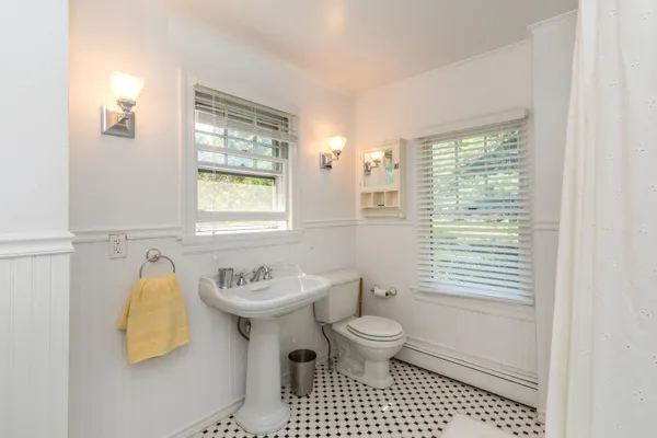 $30,000 | Undisclosed Address, Southampton, NY 11968