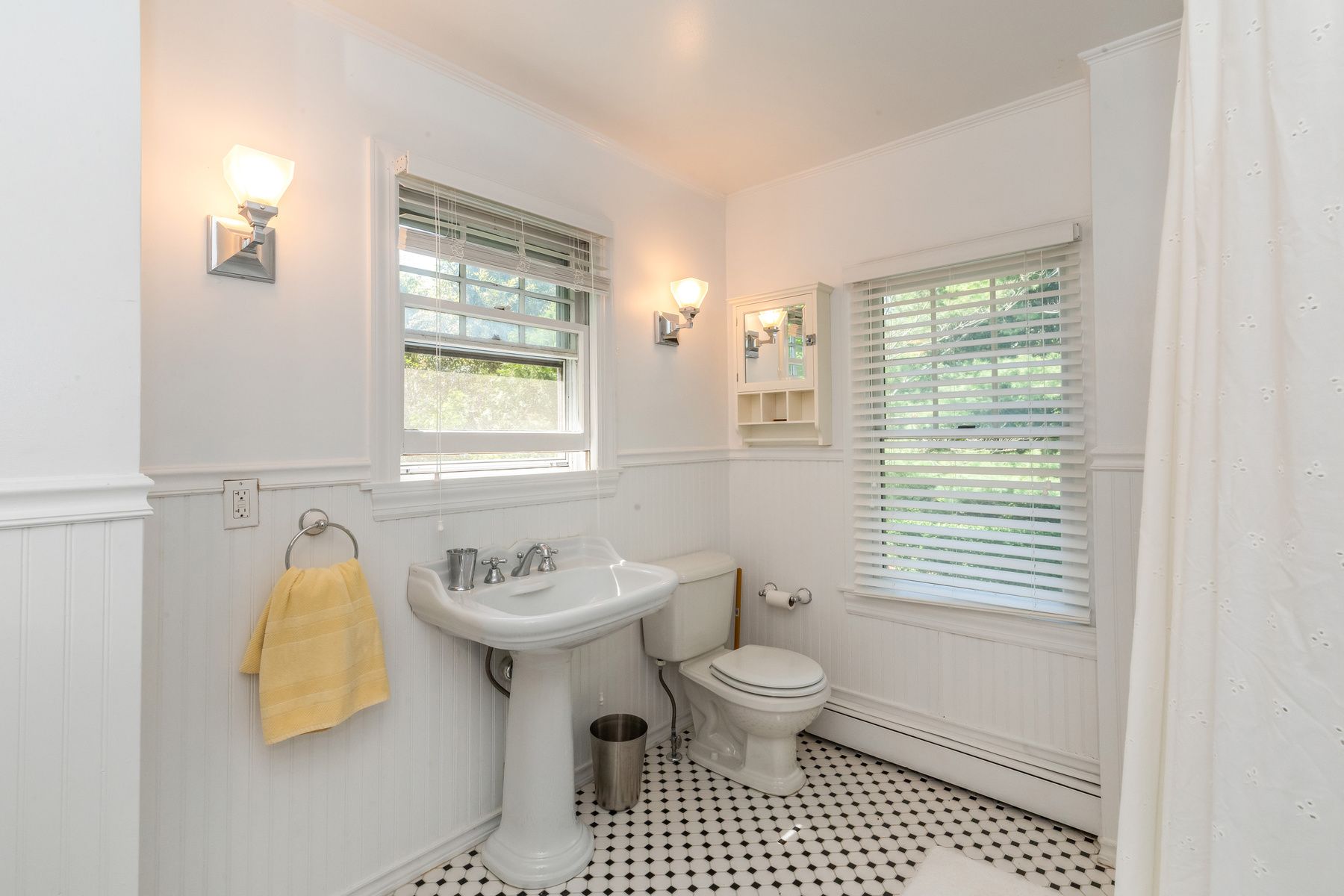 Undisclosed Address Southampton, NY 11968 - Photo 11 of 18