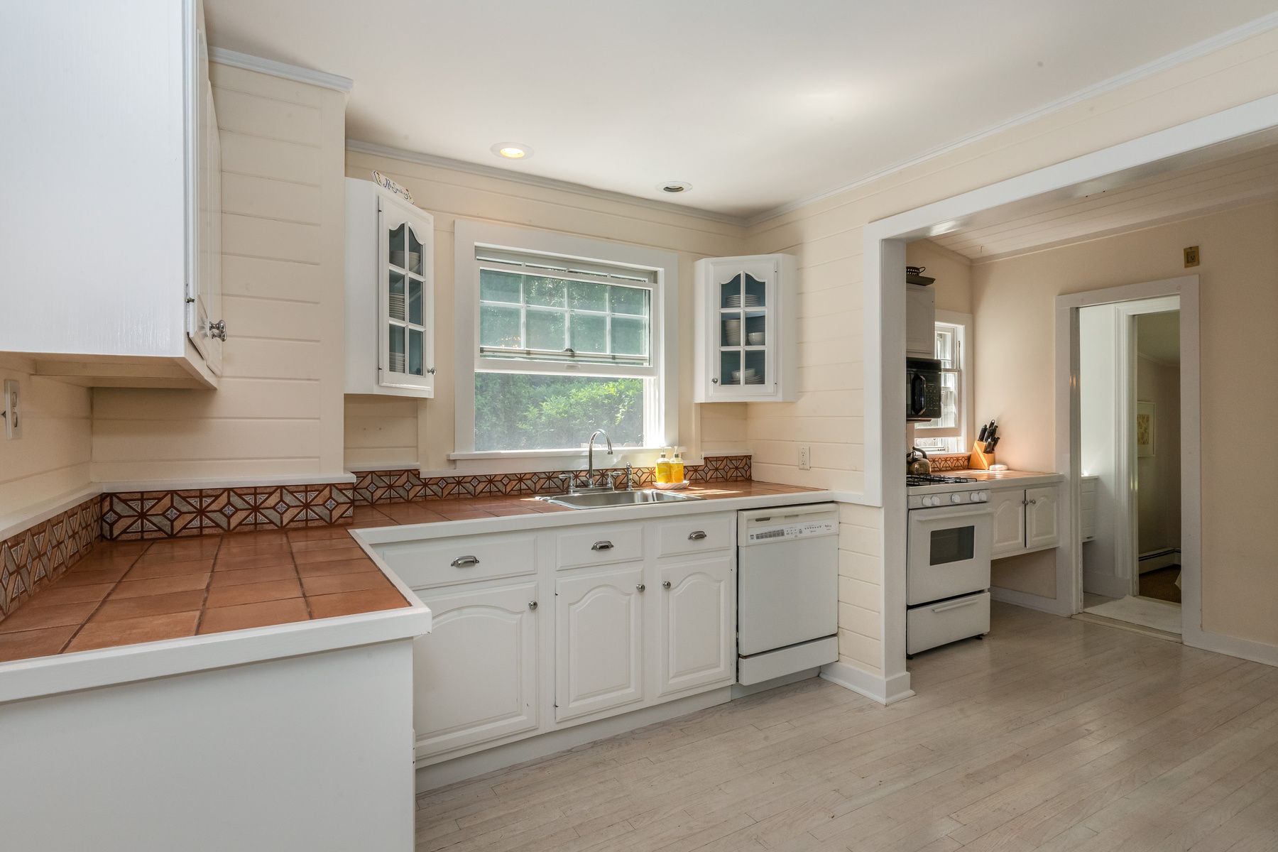 Undisclosed Address Southampton, NY 11968 - Photo 6 of 18