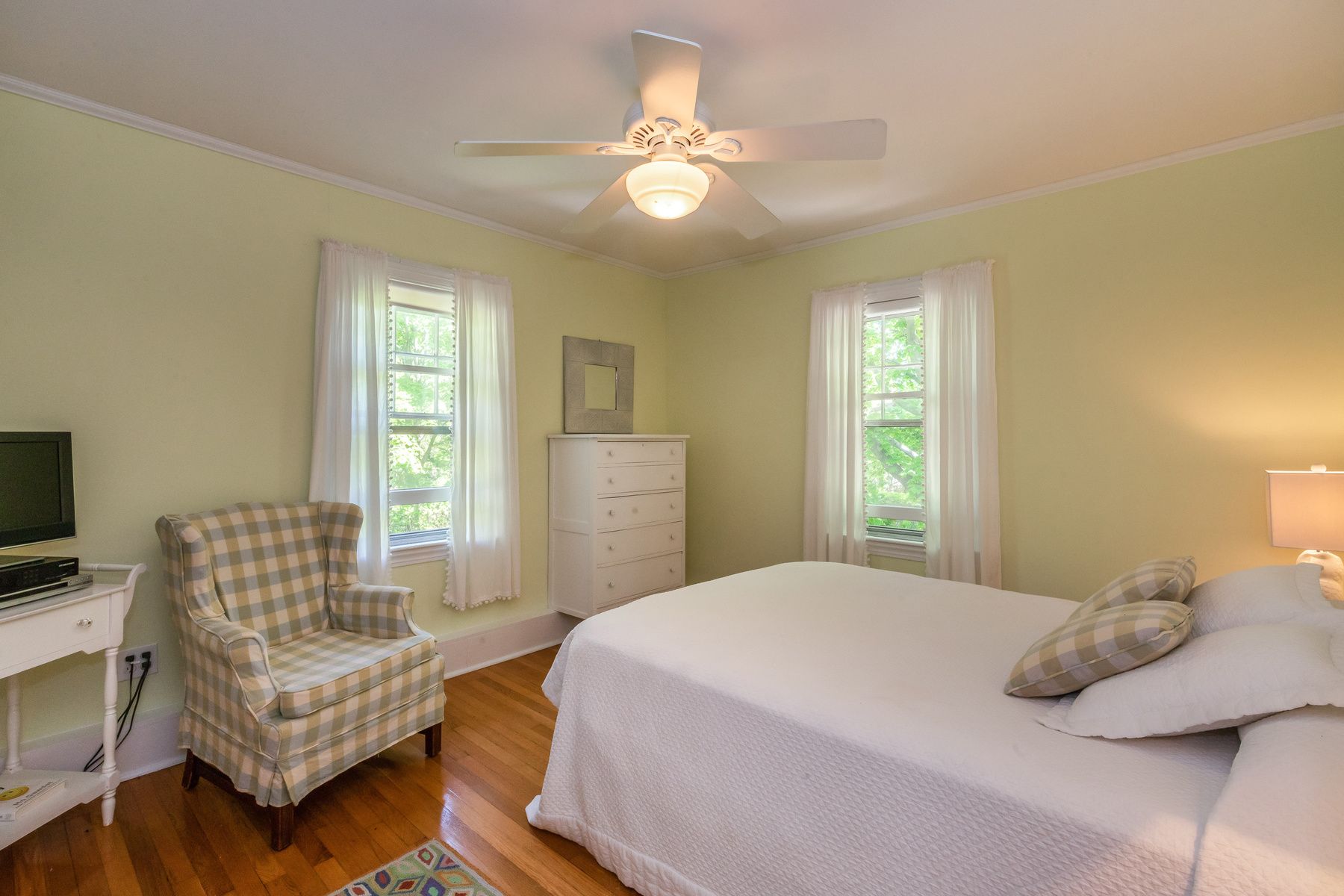 Undisclosed Address Southampton, NY 11968 - Photo 9 of 18