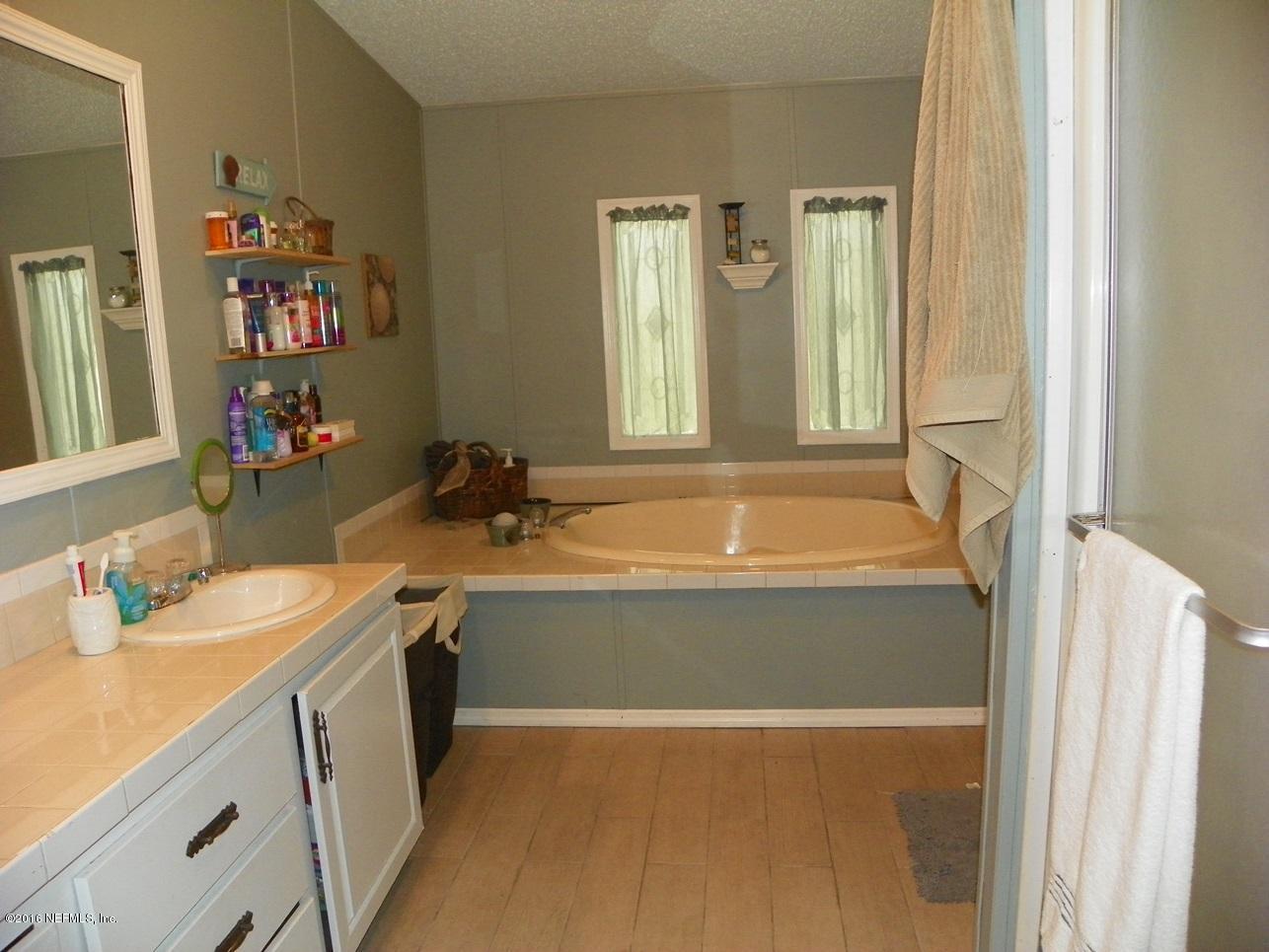 100 Roddy Road Palatka, FL 32177 - Photo 8 of 13 Master Bathroom