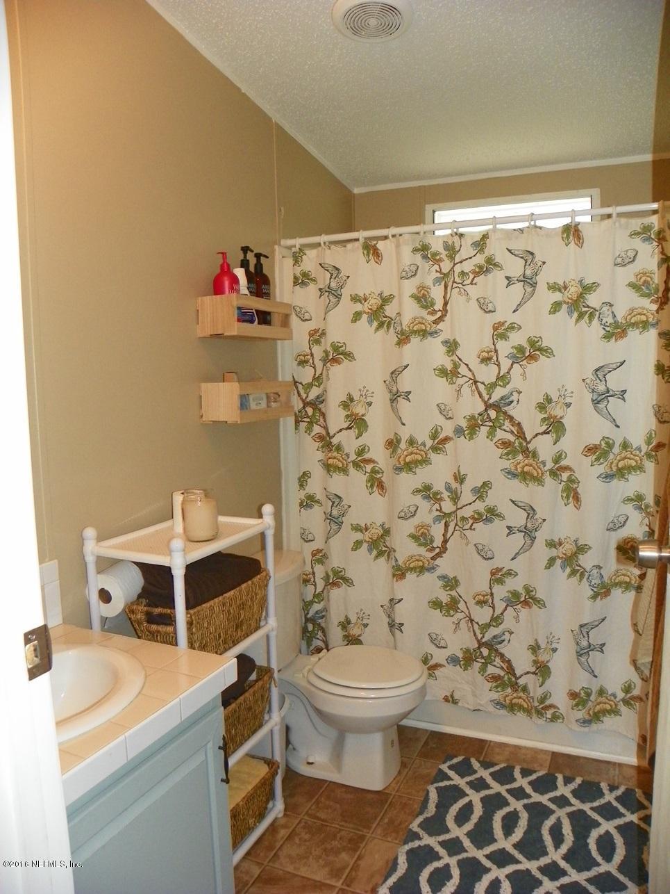 100 Roddy Road Palatka, FL 32177 - Photo 10 of 13 Guest Bathroom