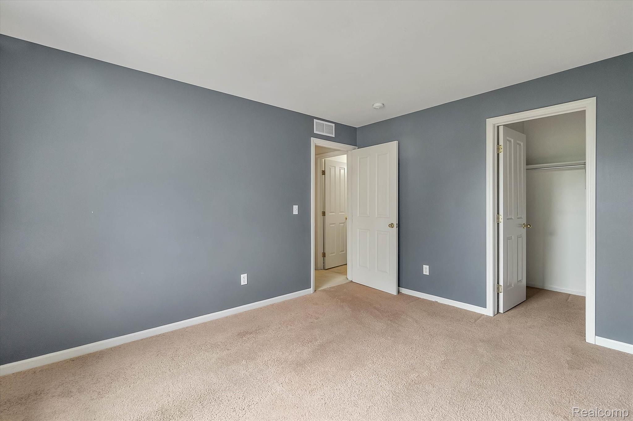 4069 Hampton Ridge Boulevard Howell, MI 48843 - Photo 14 of 30 secondary bedroom has walk-in closet too.