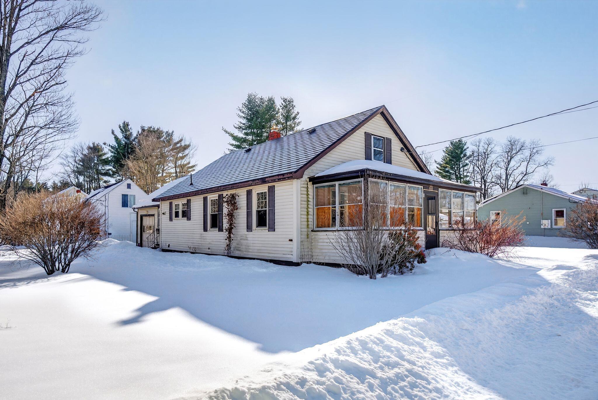 218 Longfellow Street Westbrook, ME 04092 - Photo 2 of 28 3_DSC02200