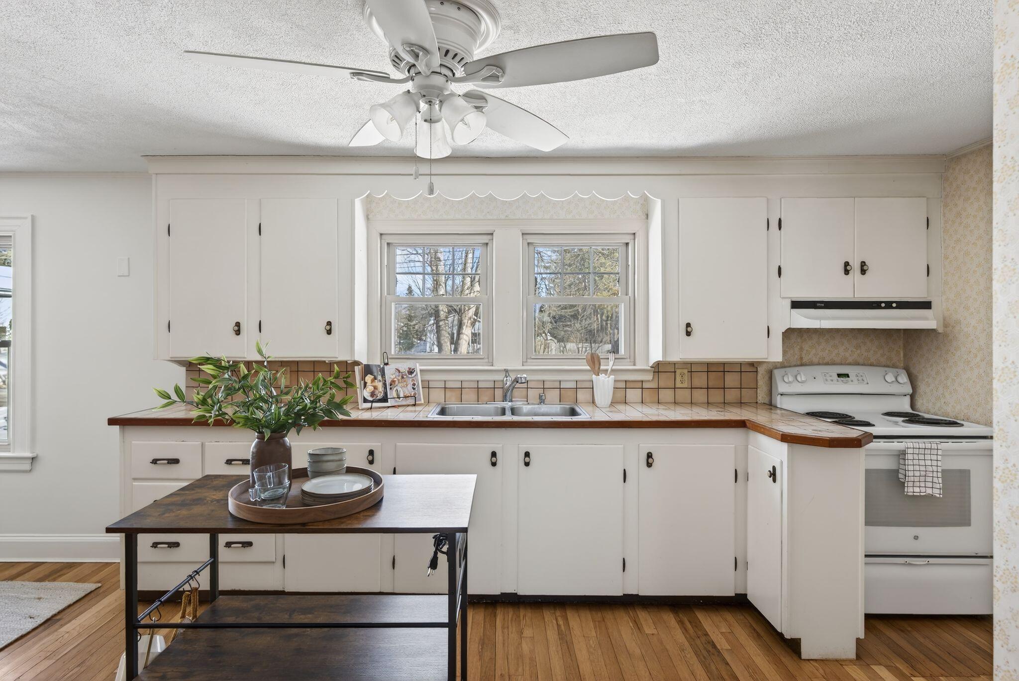 218 Longfellow Street Westbrook, ME 04092 - Photo 4 of 28 16_DSC02039