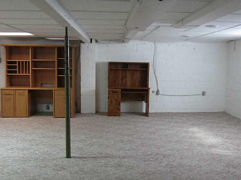 110 West Shaffer Road Aliquippa, PA 15001 - Photo 13 of 25 Family Room.