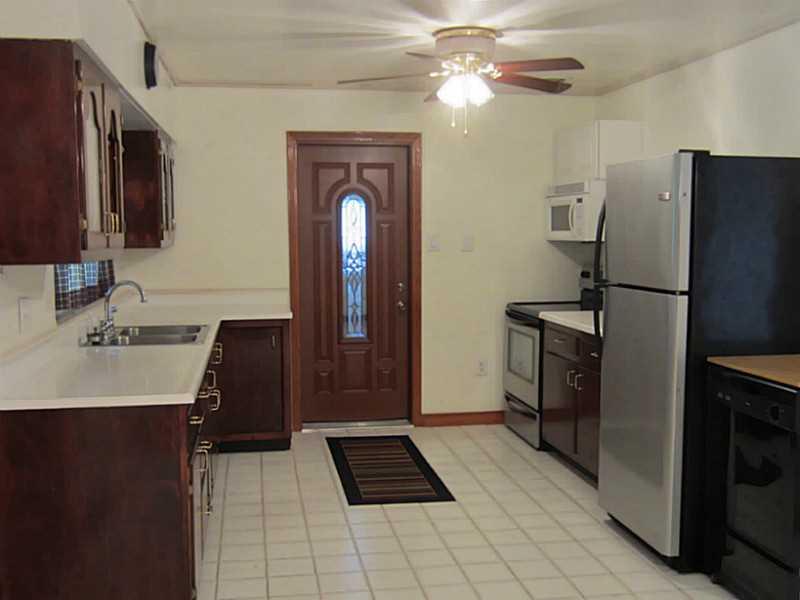 110 West Shaffer Road Aliquippa, PA 15001 - Photo 3 of 25 Kitchen.