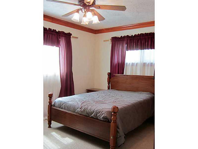 110 West Shaffer Road Aliquippa, PA 15001 - Photo 7 of 25 Master Bedroom. Crown Molding