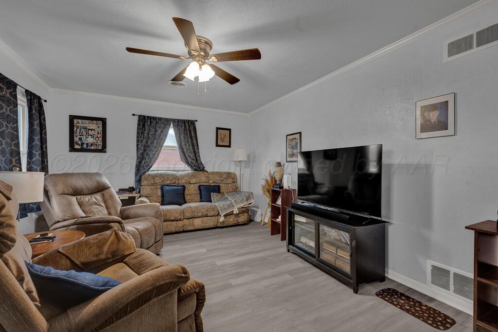 5215 George Terrace Amarillo, TX 79106 - Photo 6 of 23 living room 1