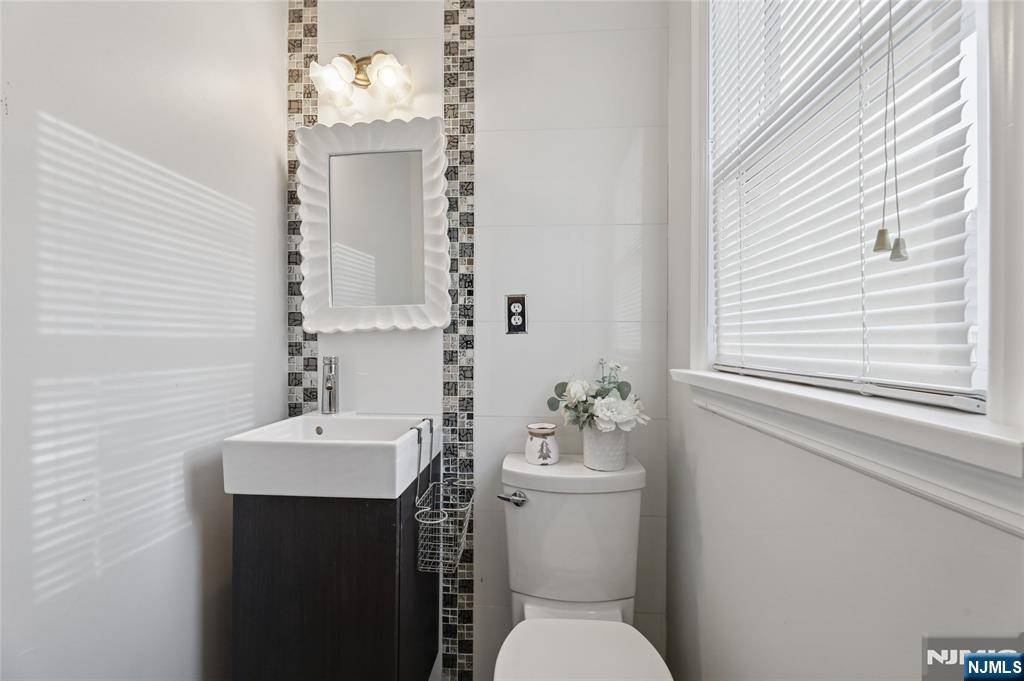 16 Homestead Road Elmwood Park, NJ 07407 - Photo 15 of 24