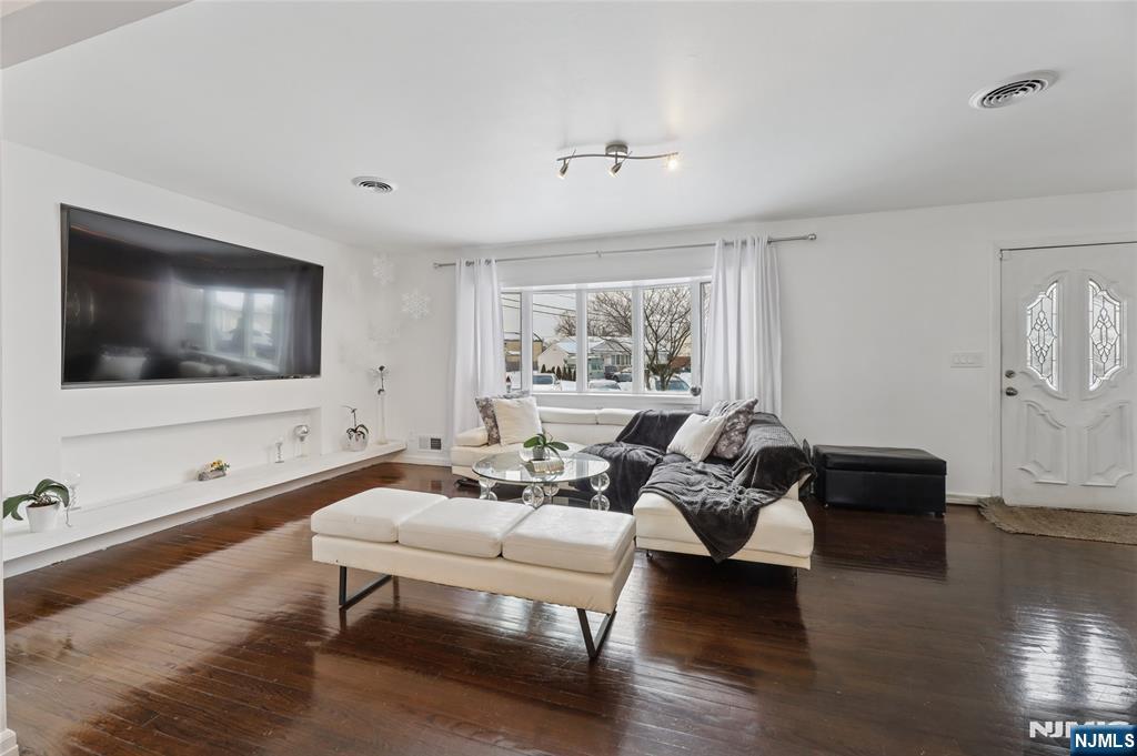 16 Homestead Road Elmwood Park, NJ 07407 - Photo 8 of 24