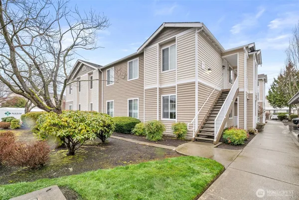 $329,950 | 10015 186th Place East, Unit 111, Puyallup, WA 98375