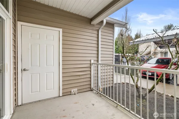 $329,950 | 10015 186th Place East, Unit 111, Puyallup, WA 98375