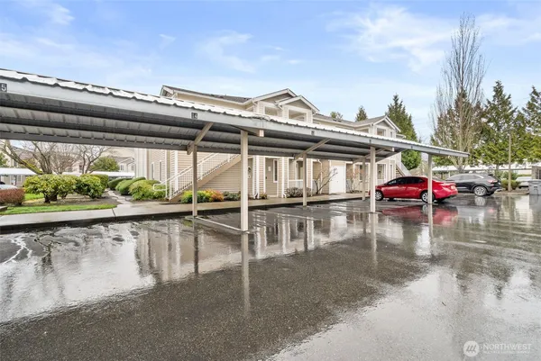 $329,950 | 10015 186th Place East, Unit 111, Puyallup, WA 98375