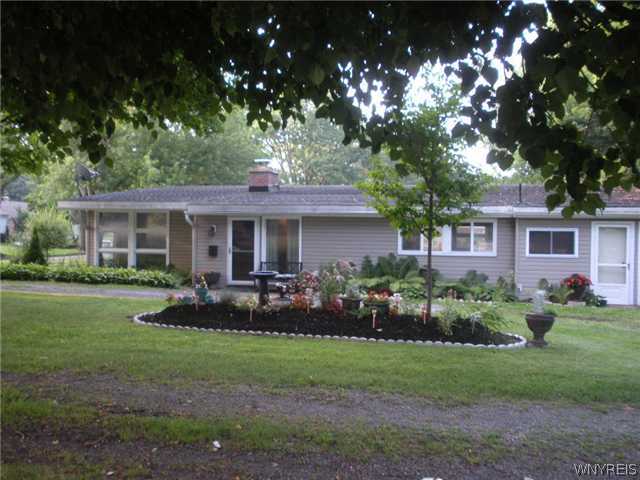 245 Windermere Road Lockport Town, NY 14094 - Photo 1 of 1 Exterior Front