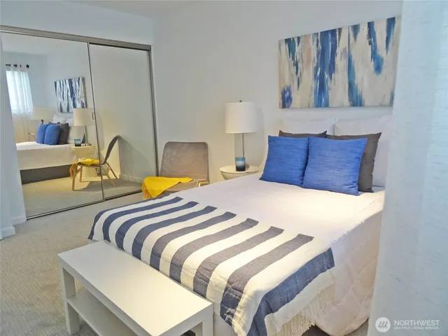 $2,195 | 343 4th Avenue, Unit D, Kirkland, WA 98033