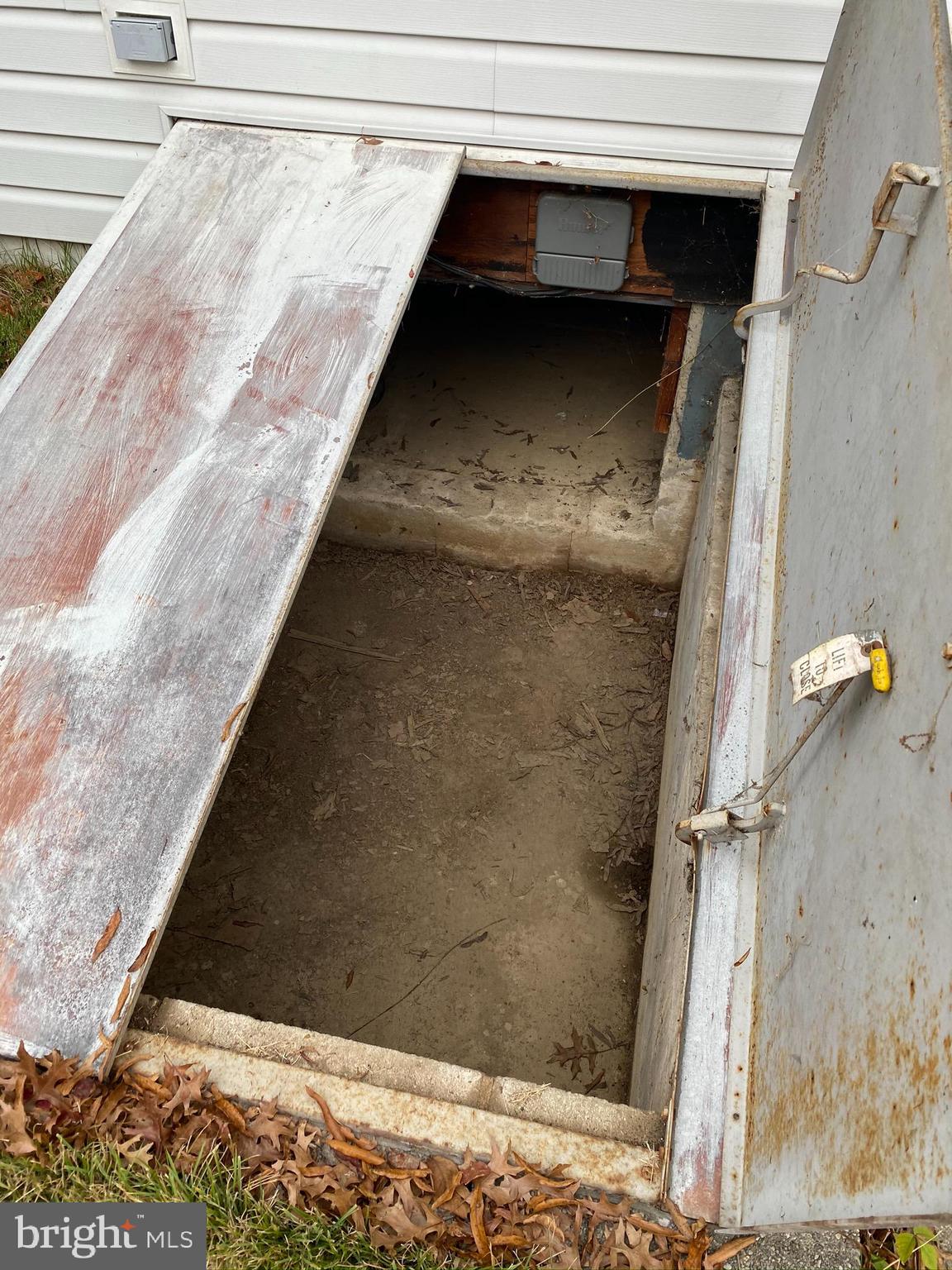 47 Harvard Road Pennsville, NJ 08070 - Photo 20 of 21 Crawlspace /extra storage area.
