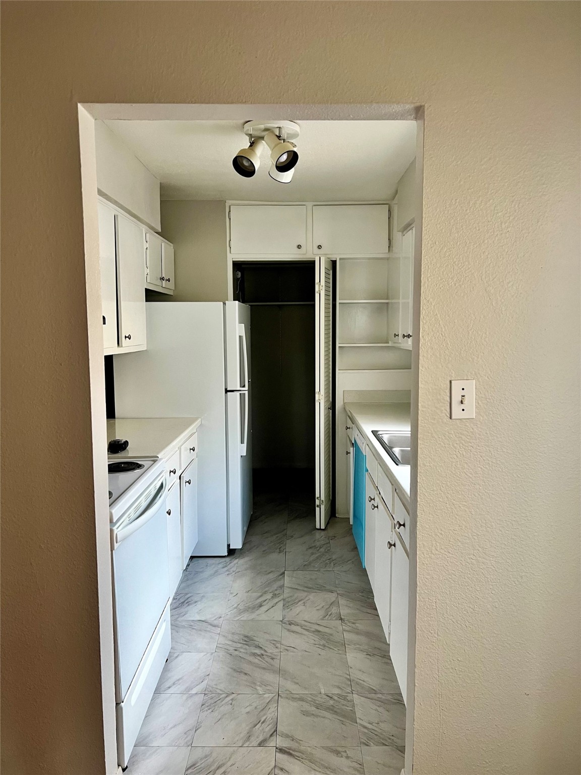 5001 Lamonte Lane, Unit 10 Houston, TX 77092 - Photo 6 of 9