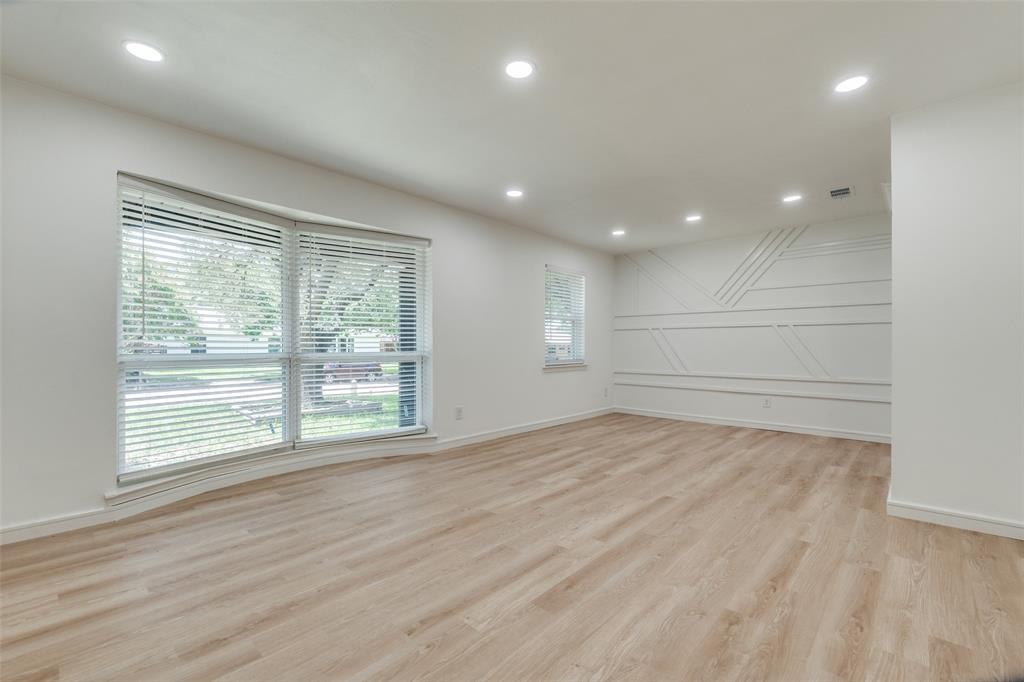 5323 Blaney Way Dallas, TX 75227 - Photo 11 of 36