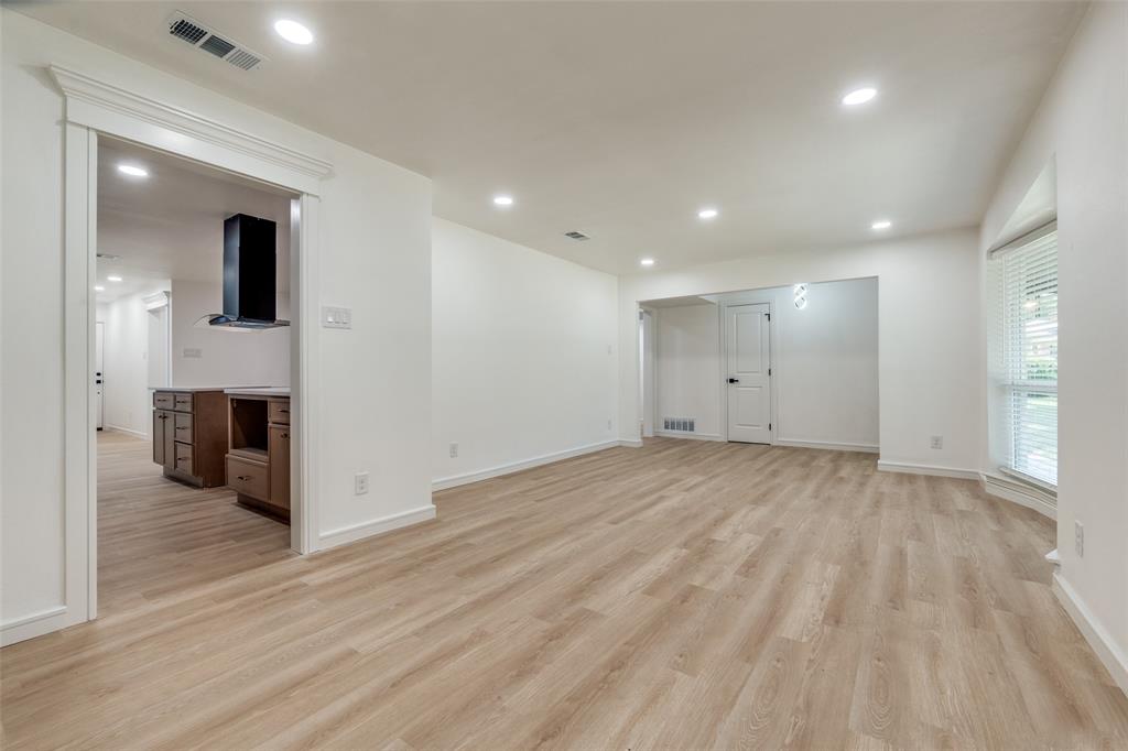 5323 Blaney Way Dallas, TX 75227 - Photo 13 of 36