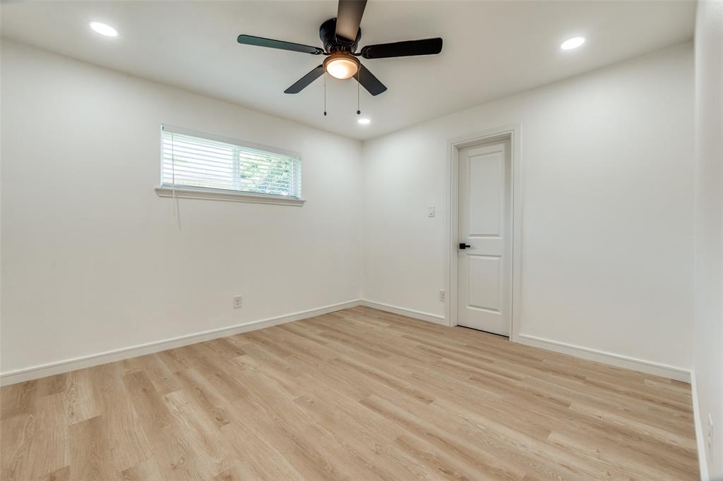 5323 Blaney Way Dallas, TX 75227 - Photo 31 of 36