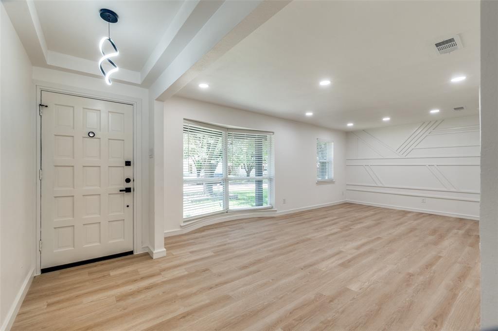 5323 Blaney Way Dallas, TX 75227 - Photo 8 of 36