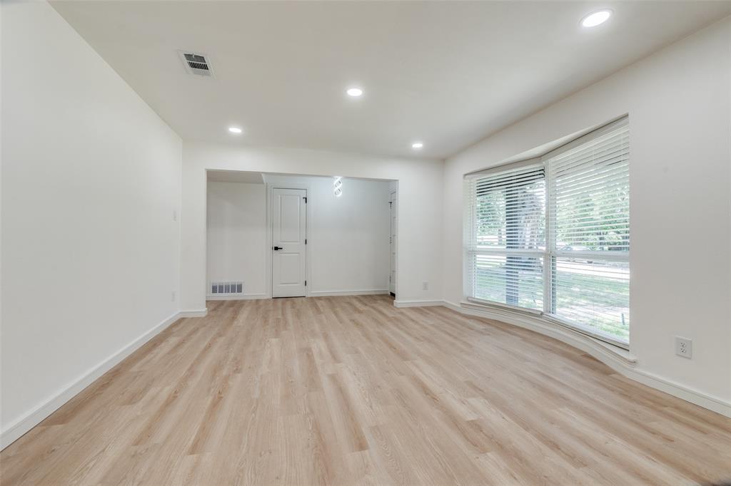 5323 Blaney Way Dallas, TX 75227 - Photo 9 of 36