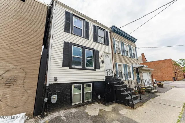 $1,700 | 59 Bradford Street, Albany, NY 12206