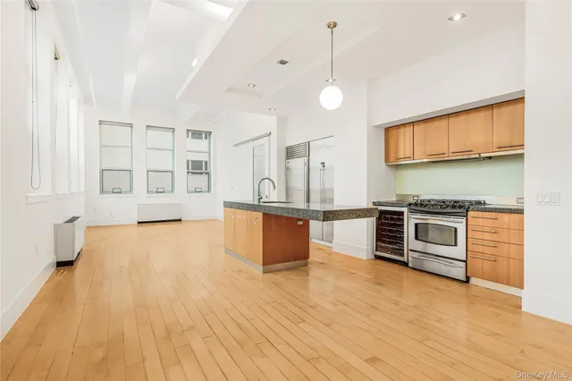 $2,099,900 | 55 Berry Street, Unit 4F | Williamsburg