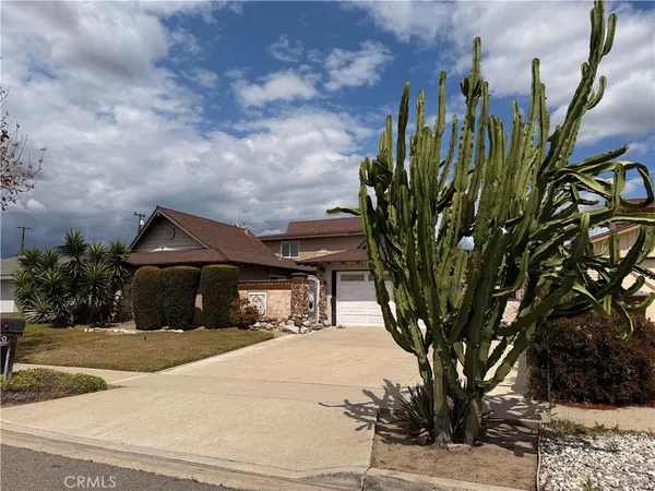 $2,500 | 136 North Tiana Lane, Anaheim Hills, CA 92807