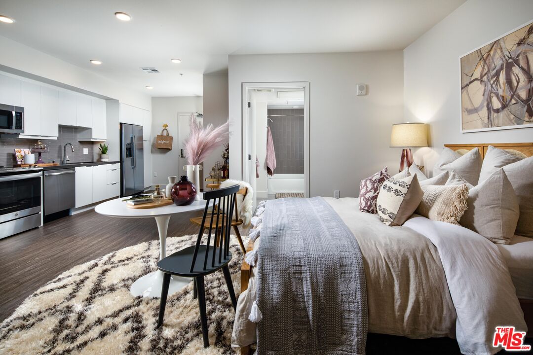 1101 North Main Street, Unit B326 Los Angeles, CA 90012 - Photo 3 of 35