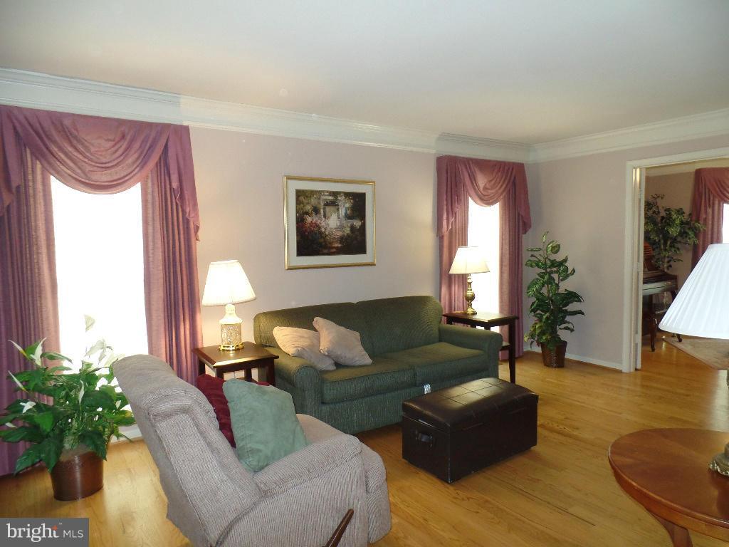 8504 Ellicott View Road Ellicott City, MD 21043 - Photo 3 of 30 Living Room
