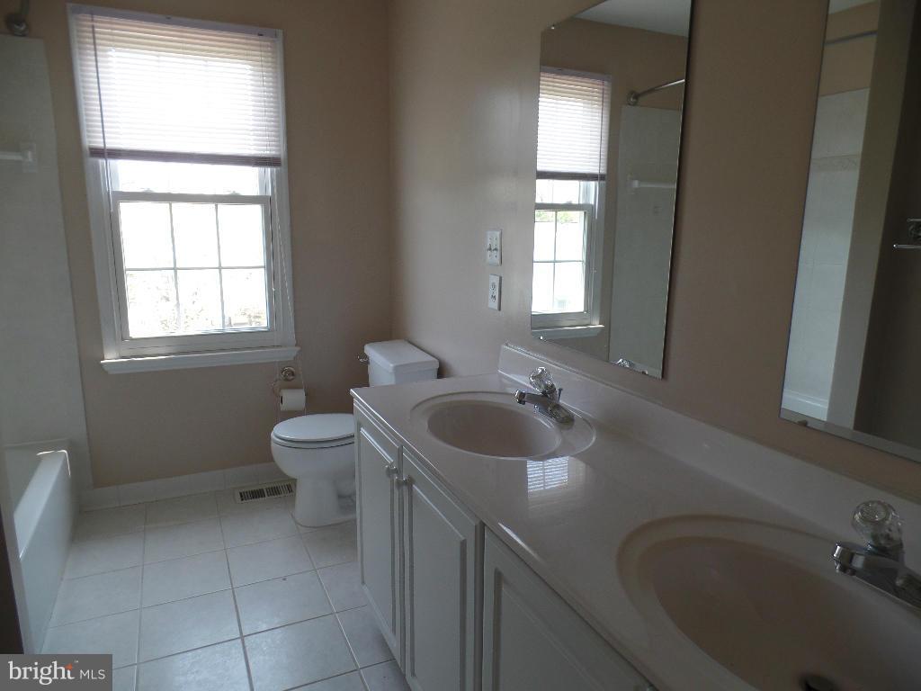 8504 Ellicott View Road Ellicott City, MD 21043 - Photo 21 of 30 Bath