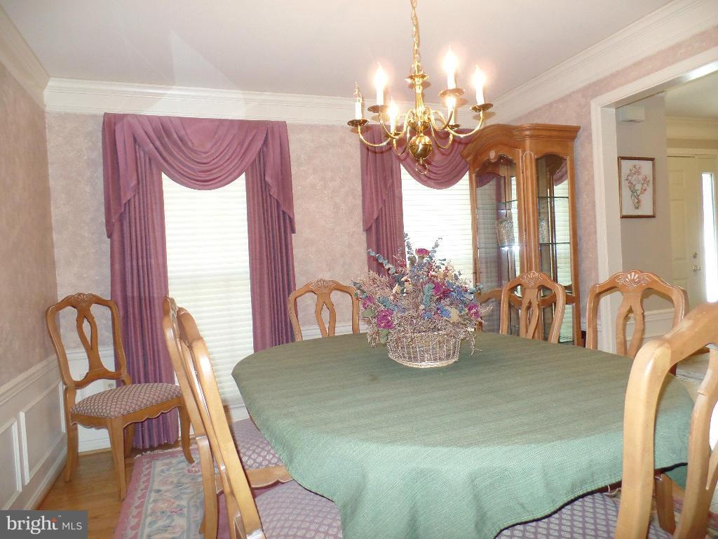 8504 Ellicott View Road Ellicott City, MD 21043 - Photo 4 of 30 Dining Room