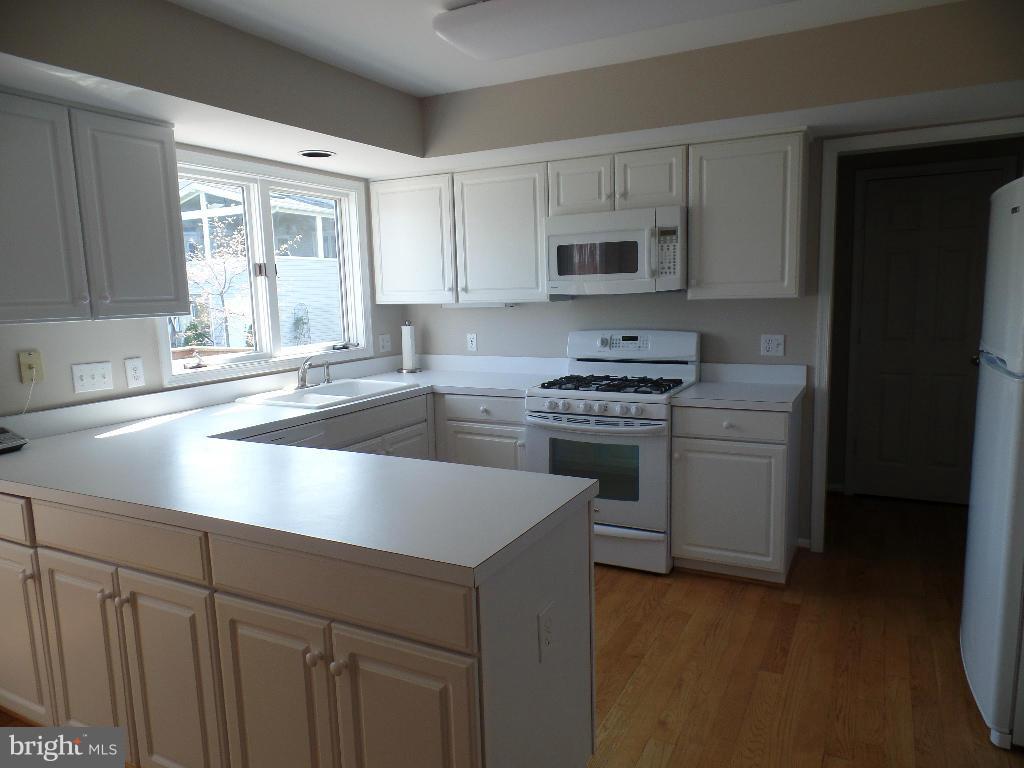 8504 Ellicott View Road Ellicott City, MD 21043 - Photo 5 of 30 Kitchen