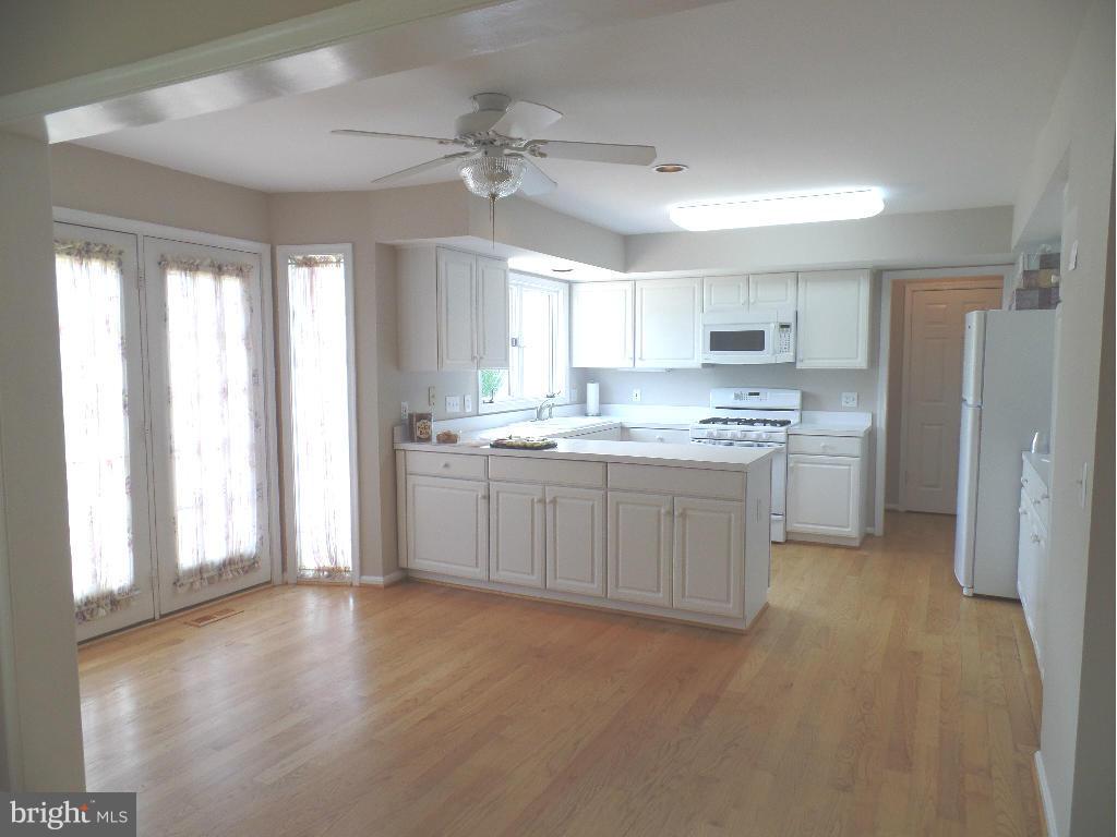 8504 Ellicott View Road Ellicott City, MD 21043 - Photo 6 of 30 Kitchen