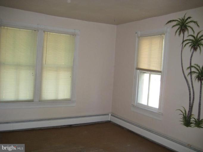 115 Maple Avenue Goldsboro, MD 21636 - Photo 11 of 12 Living Room