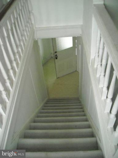 115 Maple Avenue Goldsboro, MD 21636 - Photo 7 of 12 Staircase