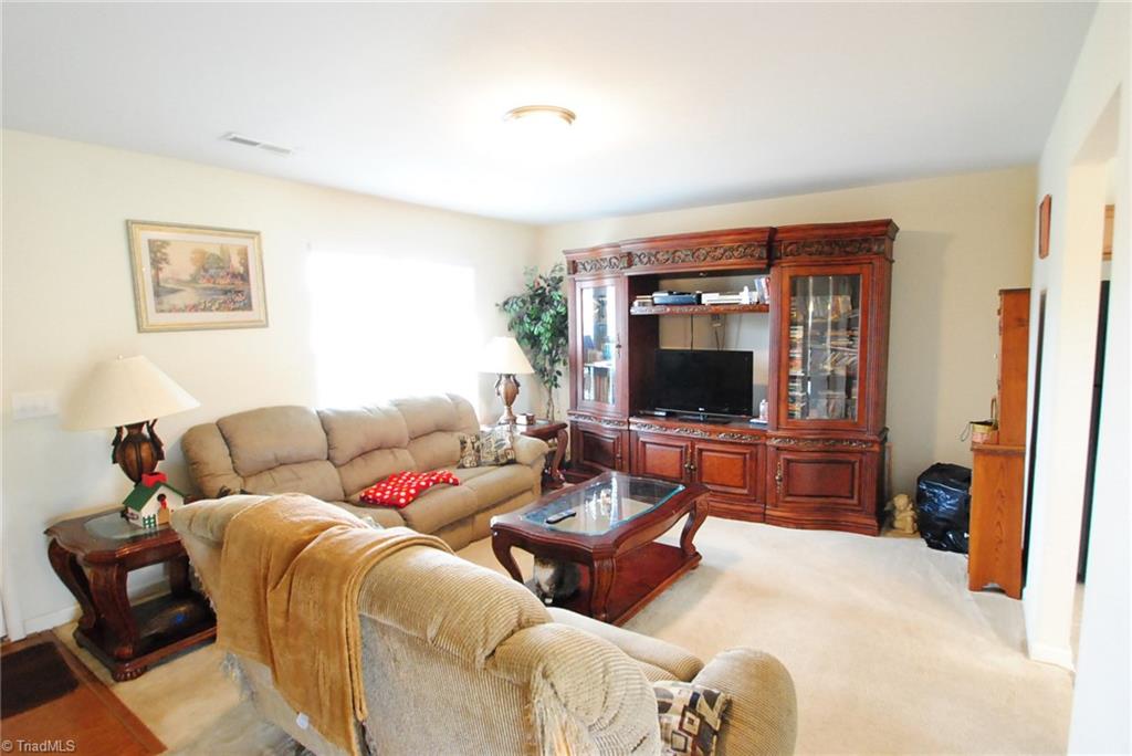 783 Bitting Hall Circle Rural Hall, NC 27045 - Photo 2 of 11 Living Room