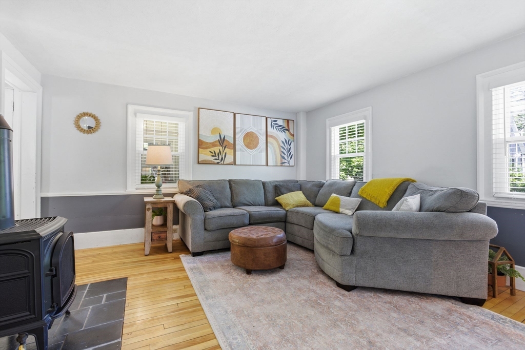 51 Grove Street Reading, MA 01867 - Photo 12 of 41