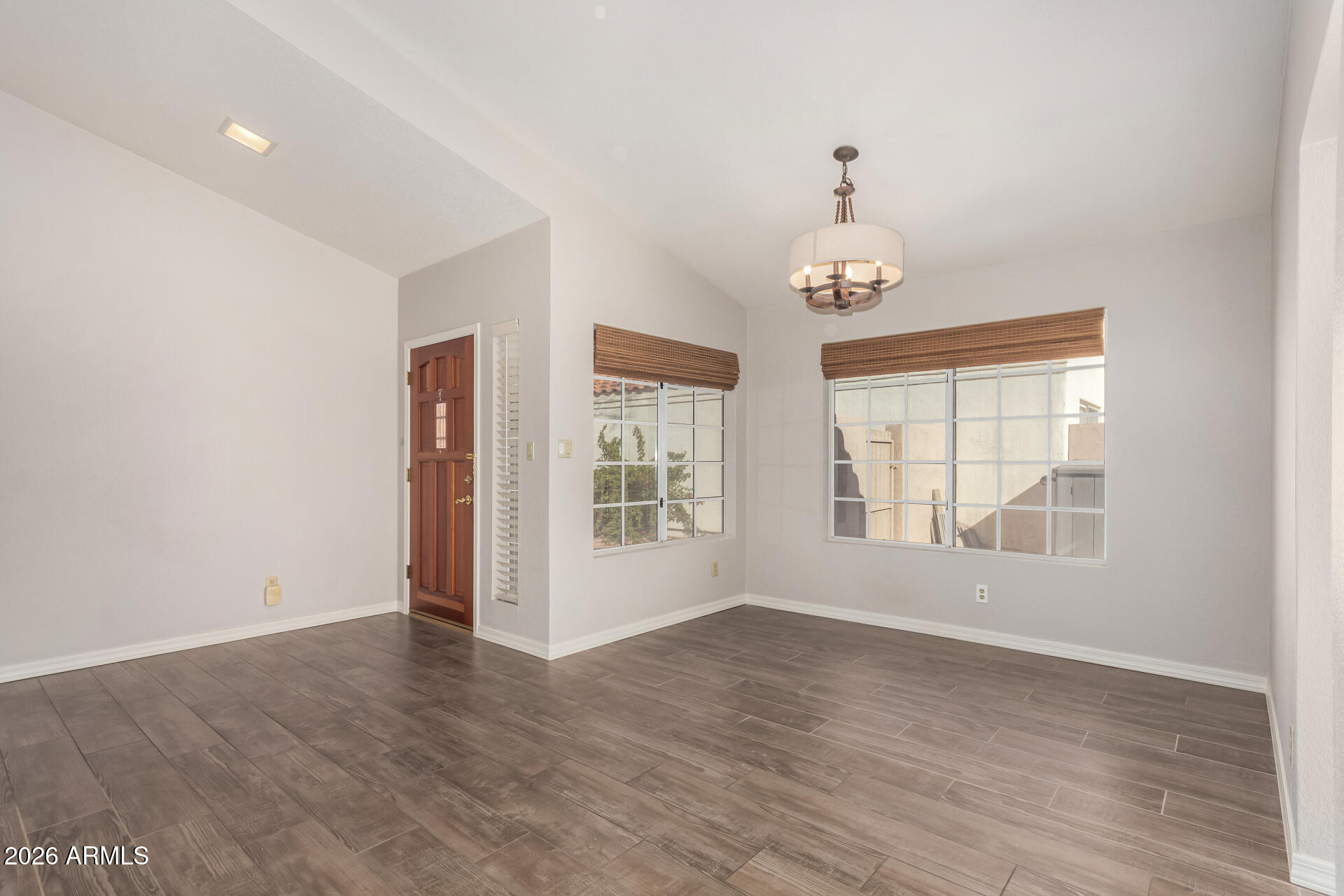 4109 East Mercer Lane Phoenix, AZ 85028 - Photo 7 of 37 08 - Mercer