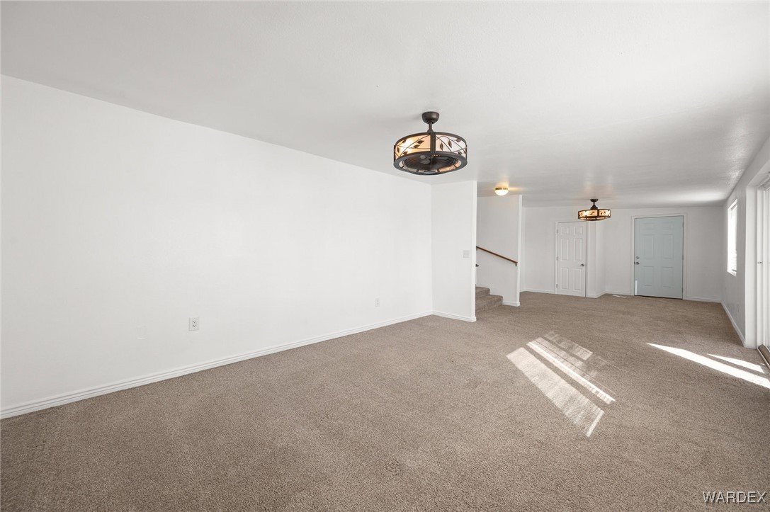 4874 Davis Road Golden Valley, AZ 86413 - Photo 18 of 72 Living Room